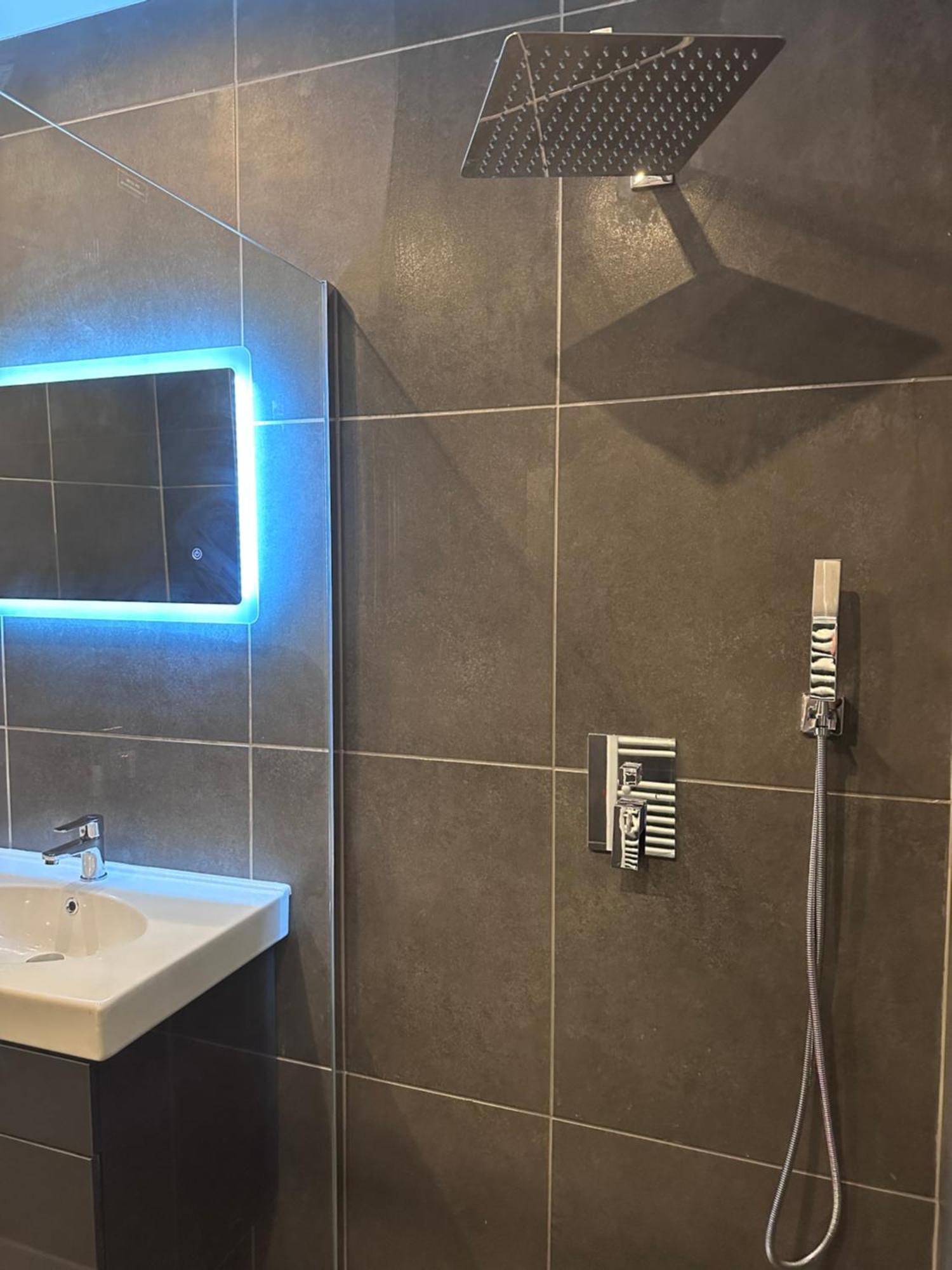 Apartment Sg *